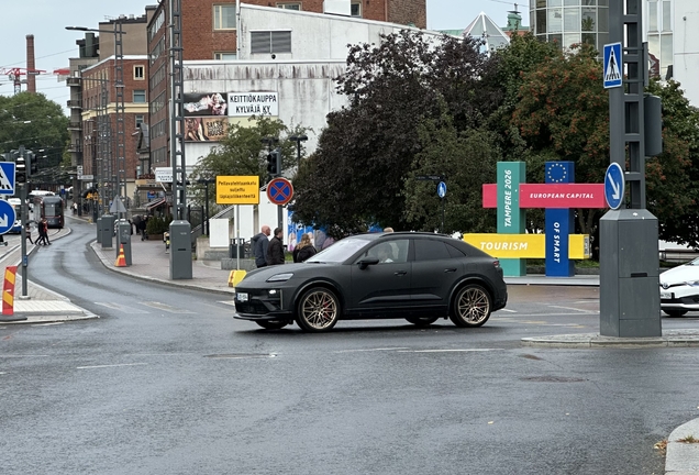 Porsche Macan EV Turbo