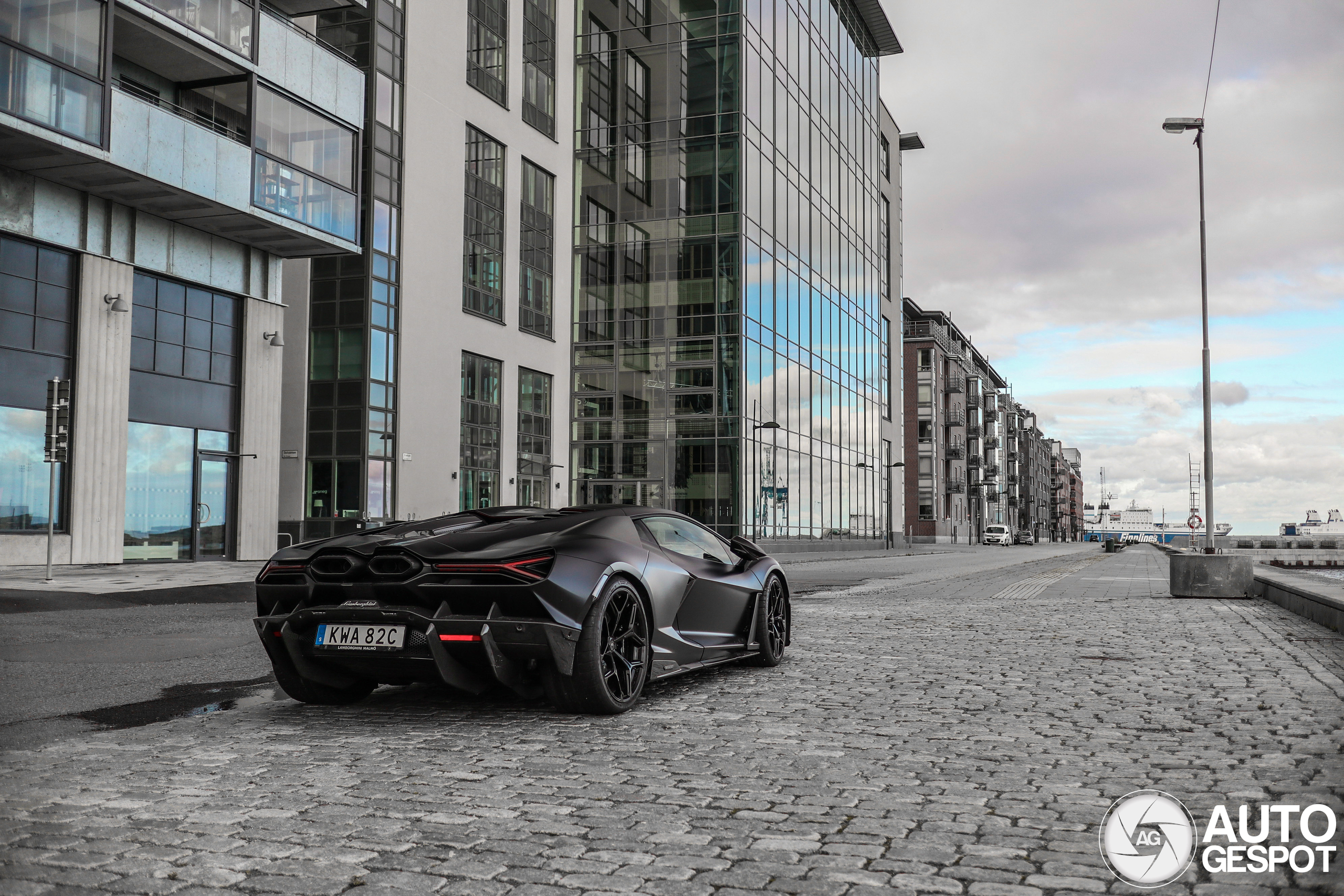 Lamborghini Revuelto