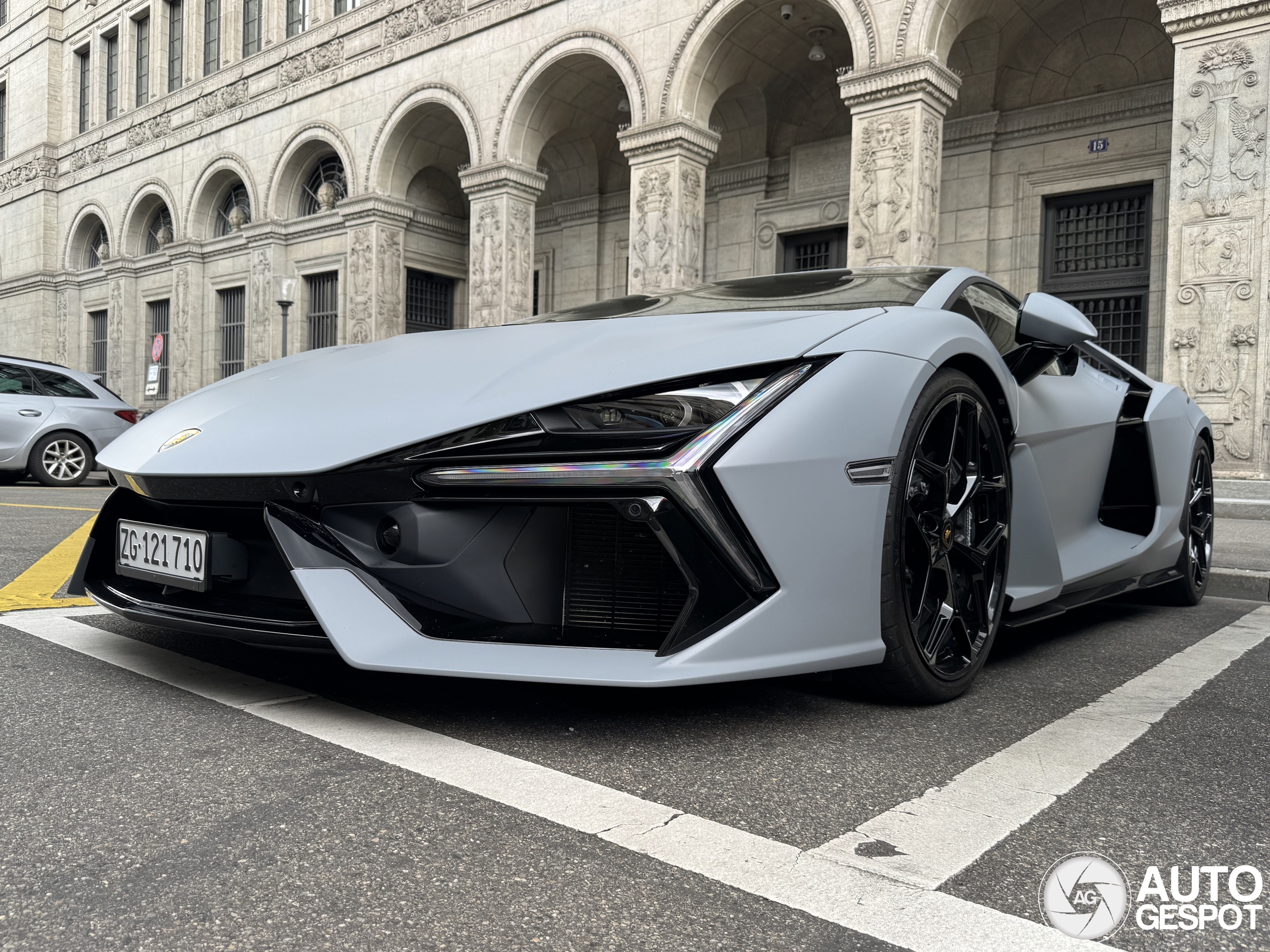 Lamborghini Revuelto