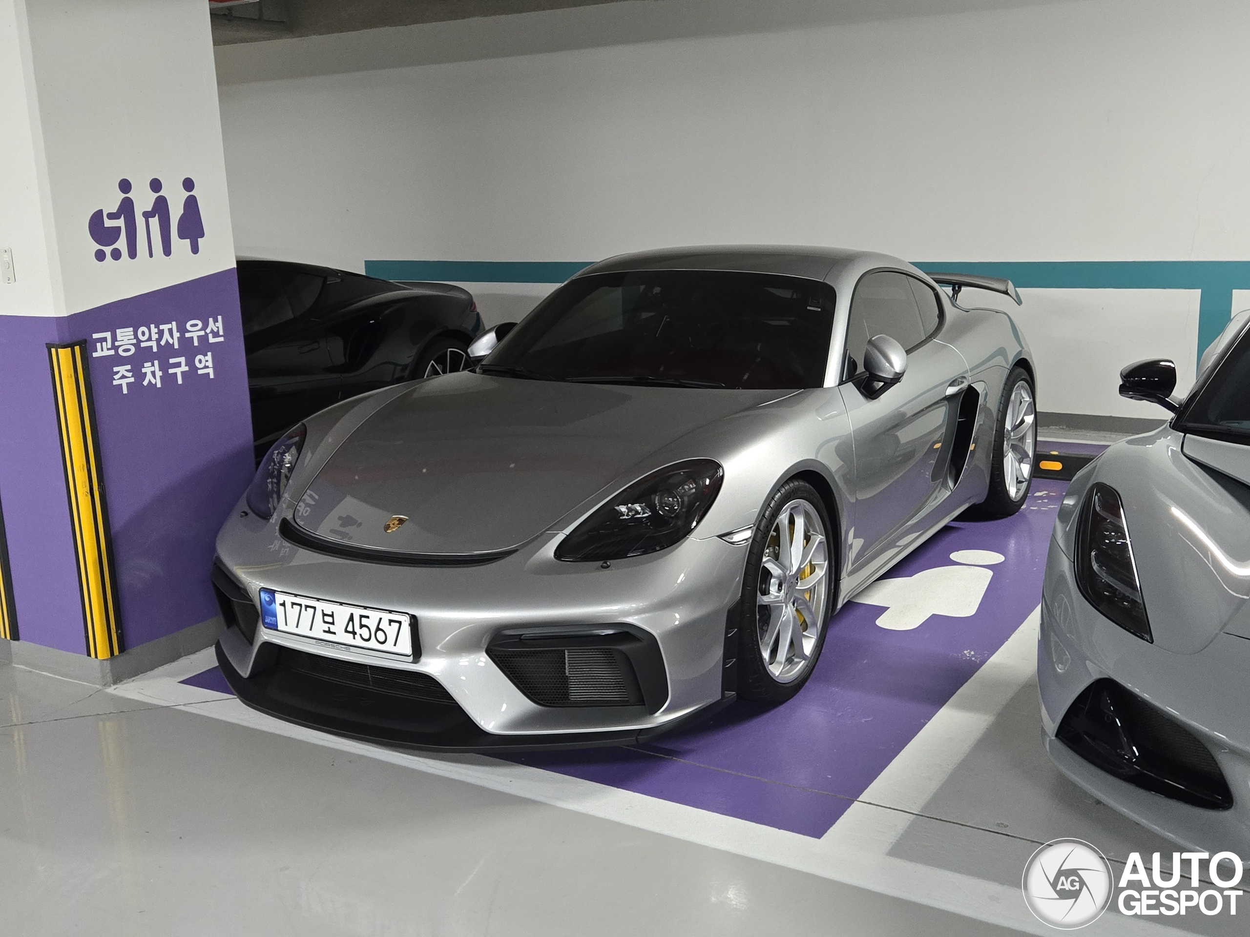 Porsche 718 Cayman GT4