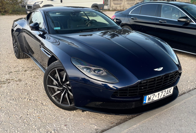 Aston Martin DB11 V8