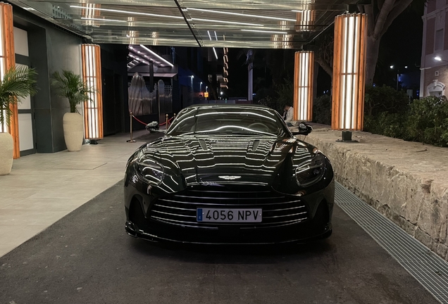 Aston Martin DB12 Volante