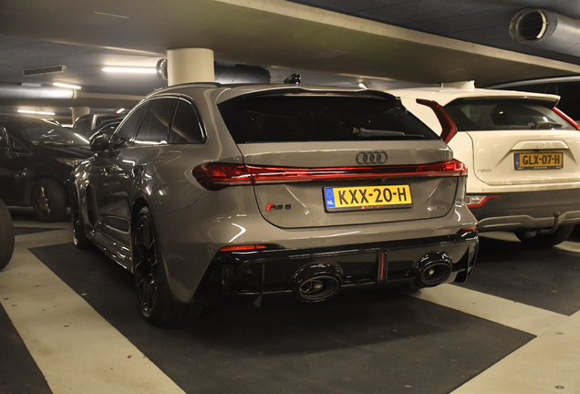 Audi RS5 Avant B10