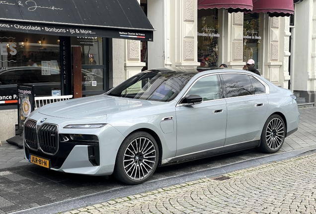 BMW M760e xDrive