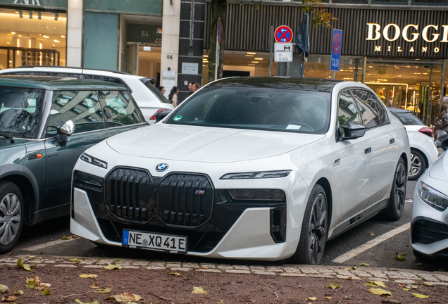 BMW M760e xDrive