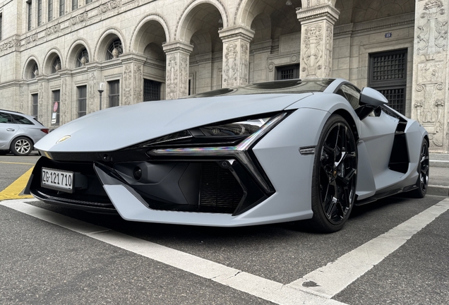 Lamborghini Revuelto
