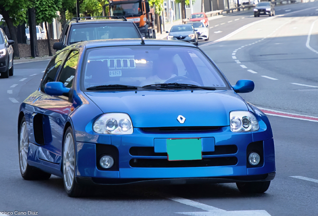 Renault Clio V6