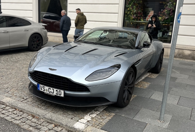 Aston Martin DB11