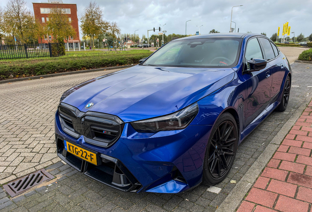BMW M5 G90