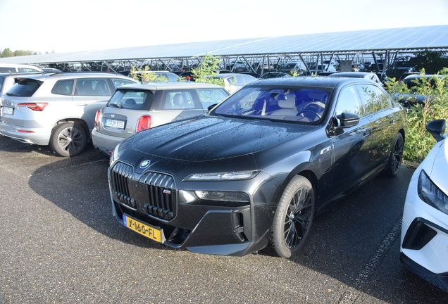 BMW M760e xDrive