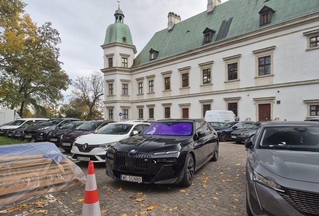 BMW M760e xDrive