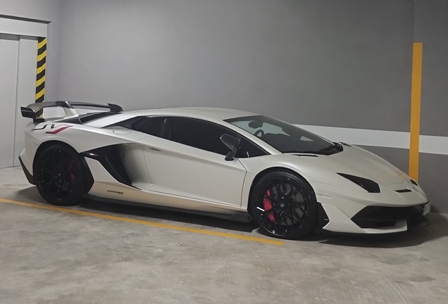Lamborghini Aventador LP770-4 SVJ