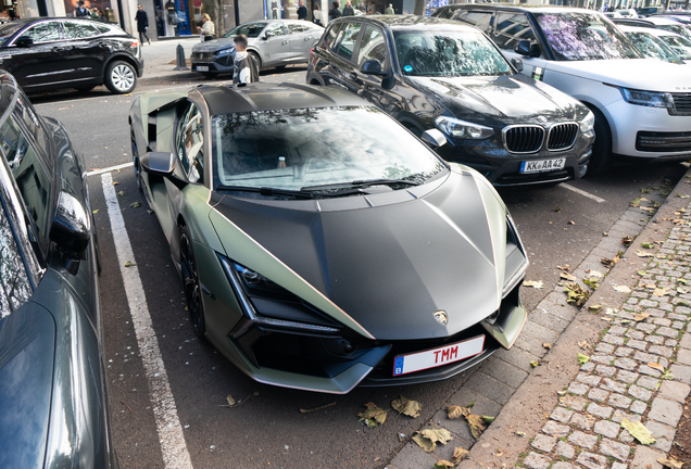 Lamborghini Revuelto