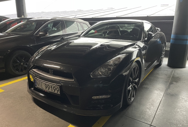 Nissan GT-R R35 2011