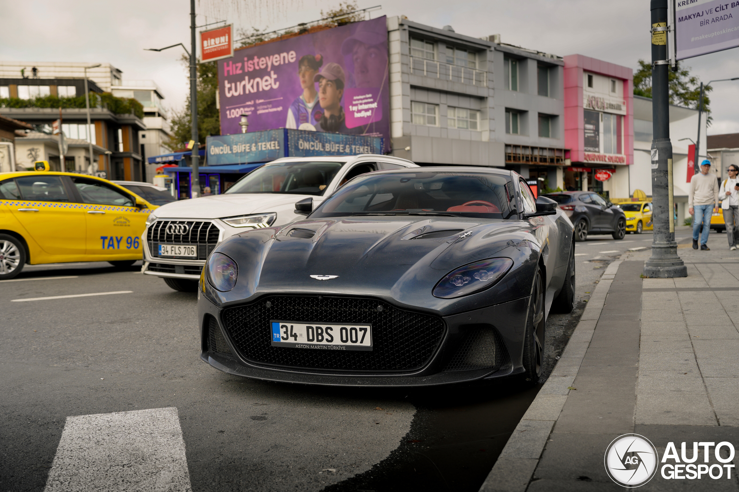 Aston Martin DBS Superleggera
