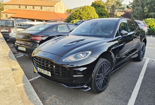 Aston Martin DBX707