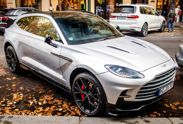 Aston Martin DBX707