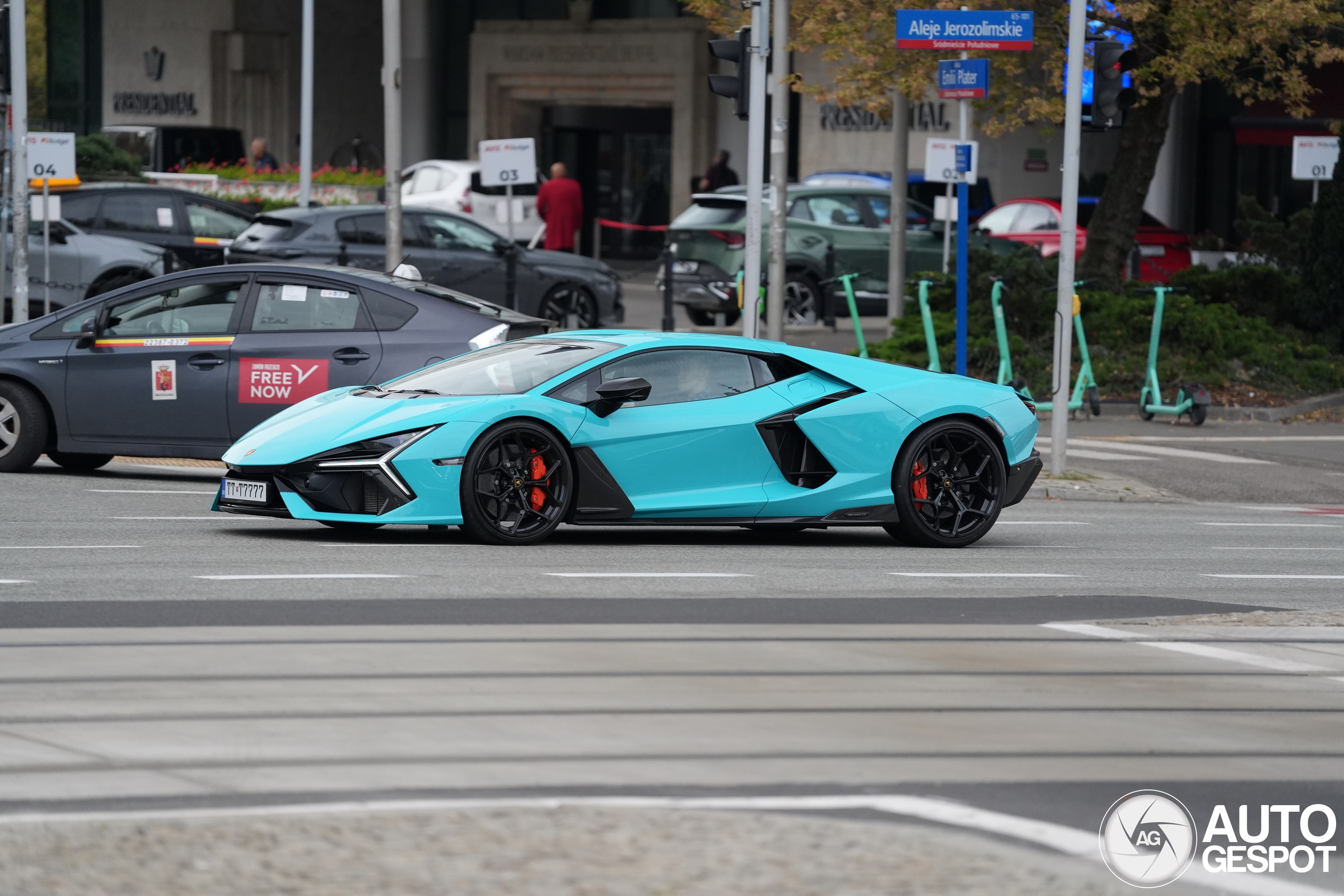 Lamborghini Revuelto