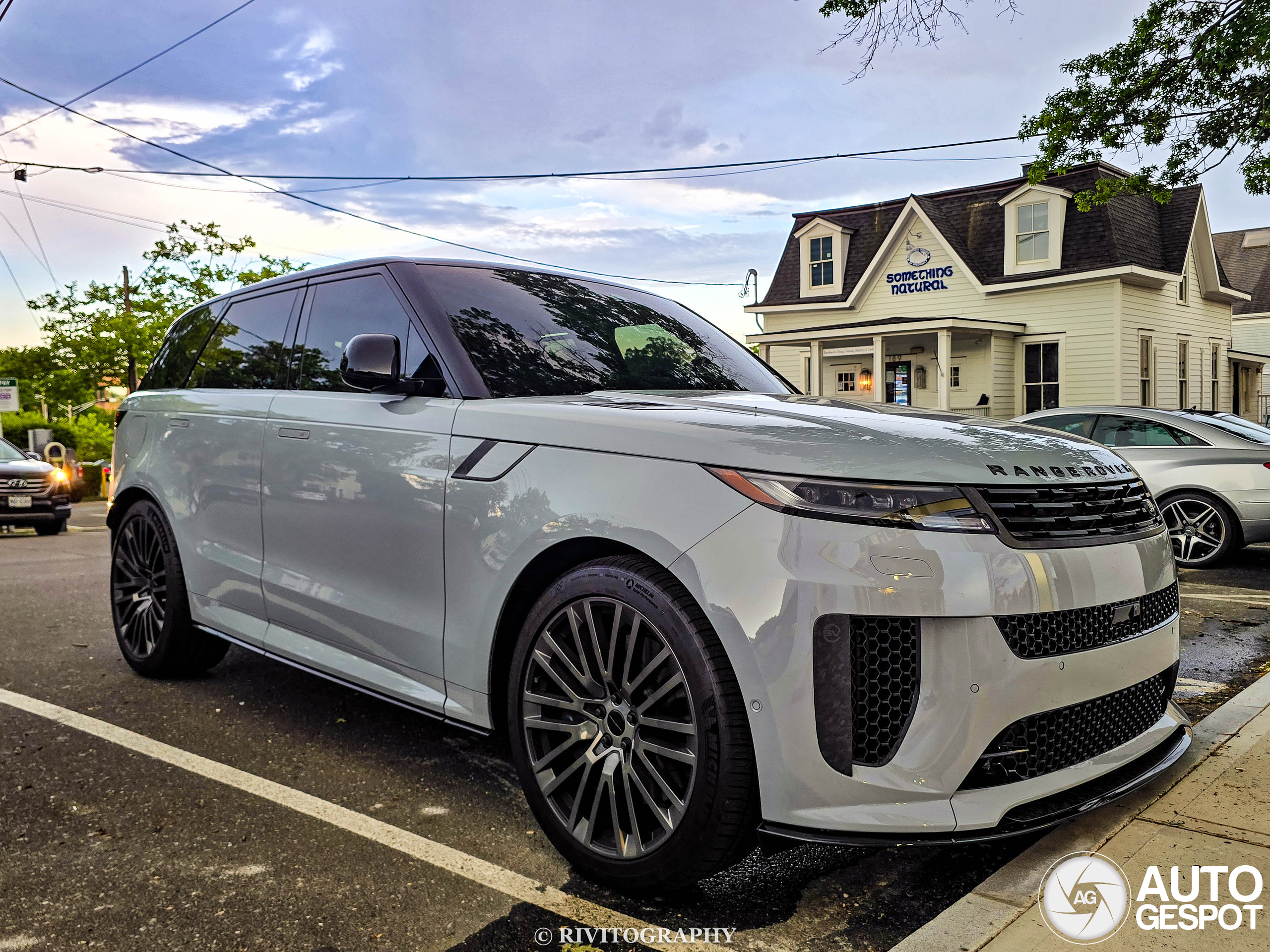 Range Rover 22025 Range Rover Sport SV 2025 Edition Two - 27 October 2026 - Autogespot