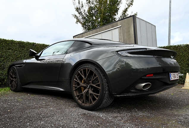Aston Martin DB12