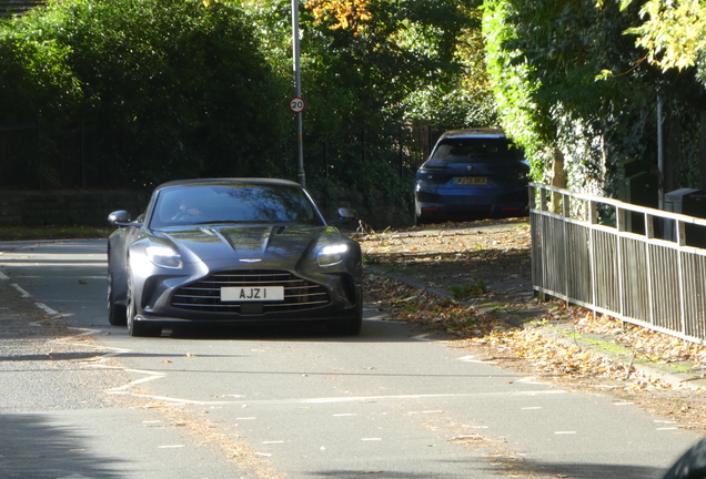 Aston Martin V8 Vantage Roadster 2025