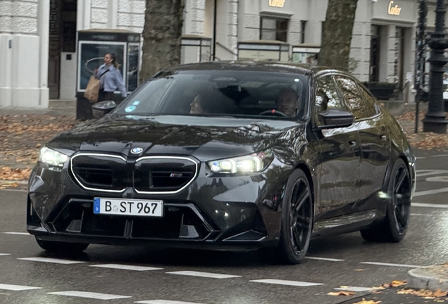 BMW M5 G90