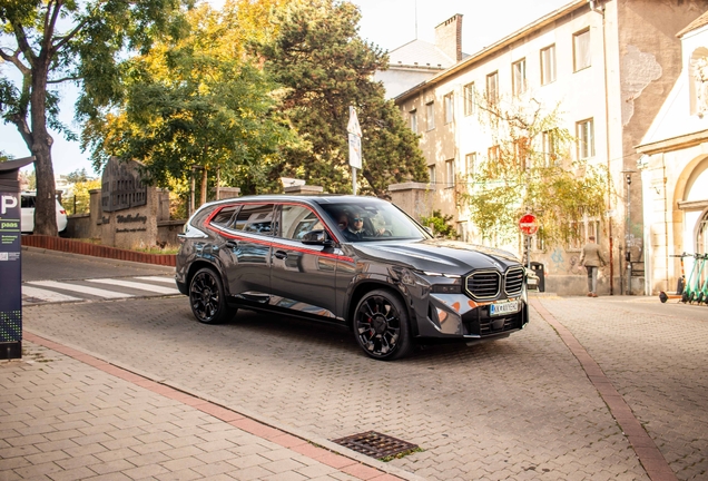 BMW XM G09 Label Red