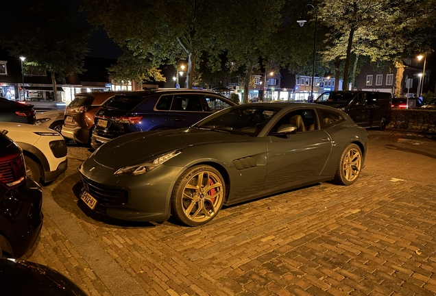 Ferrari GTC4Lusso T