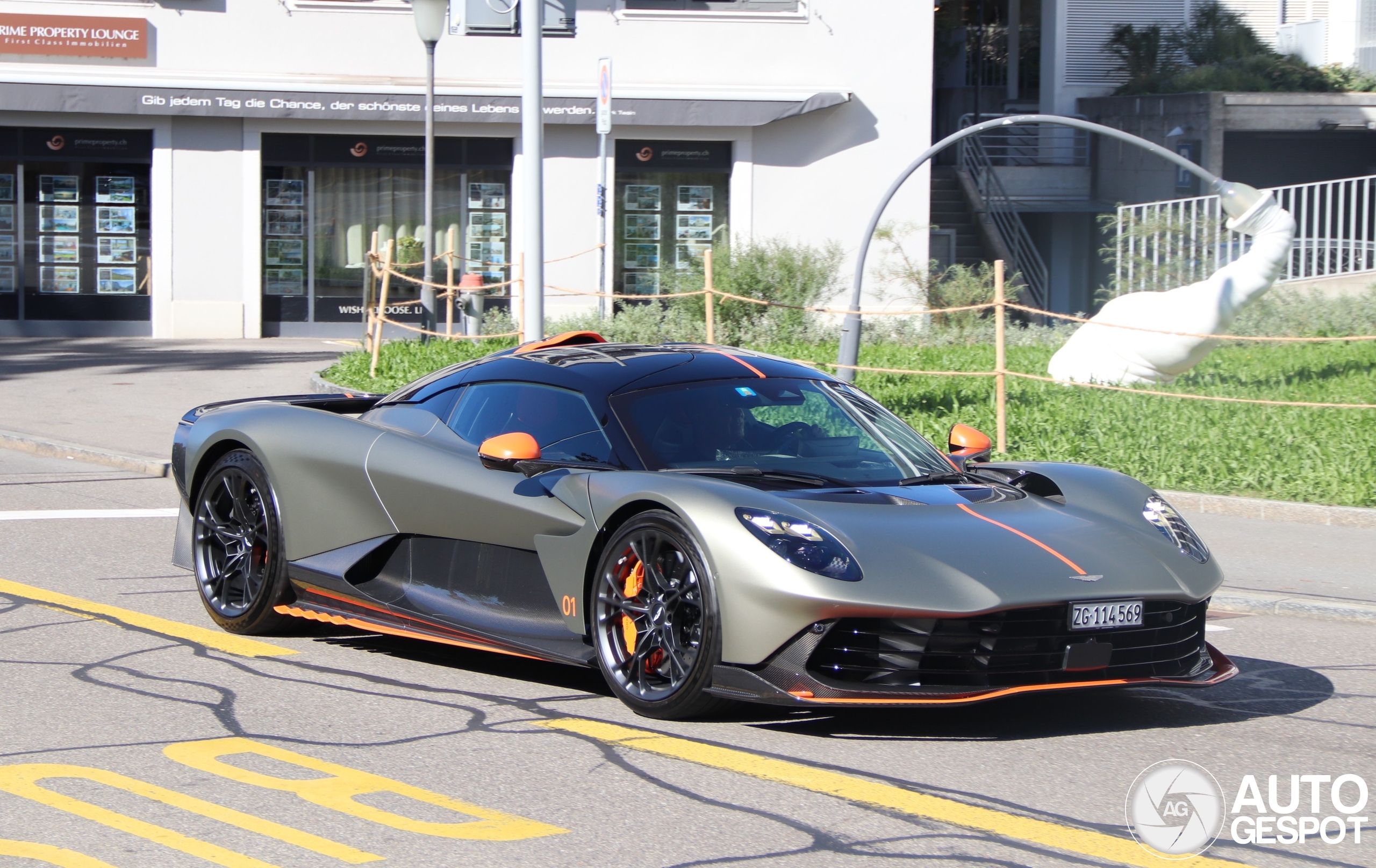 Aston Martin Valhalla