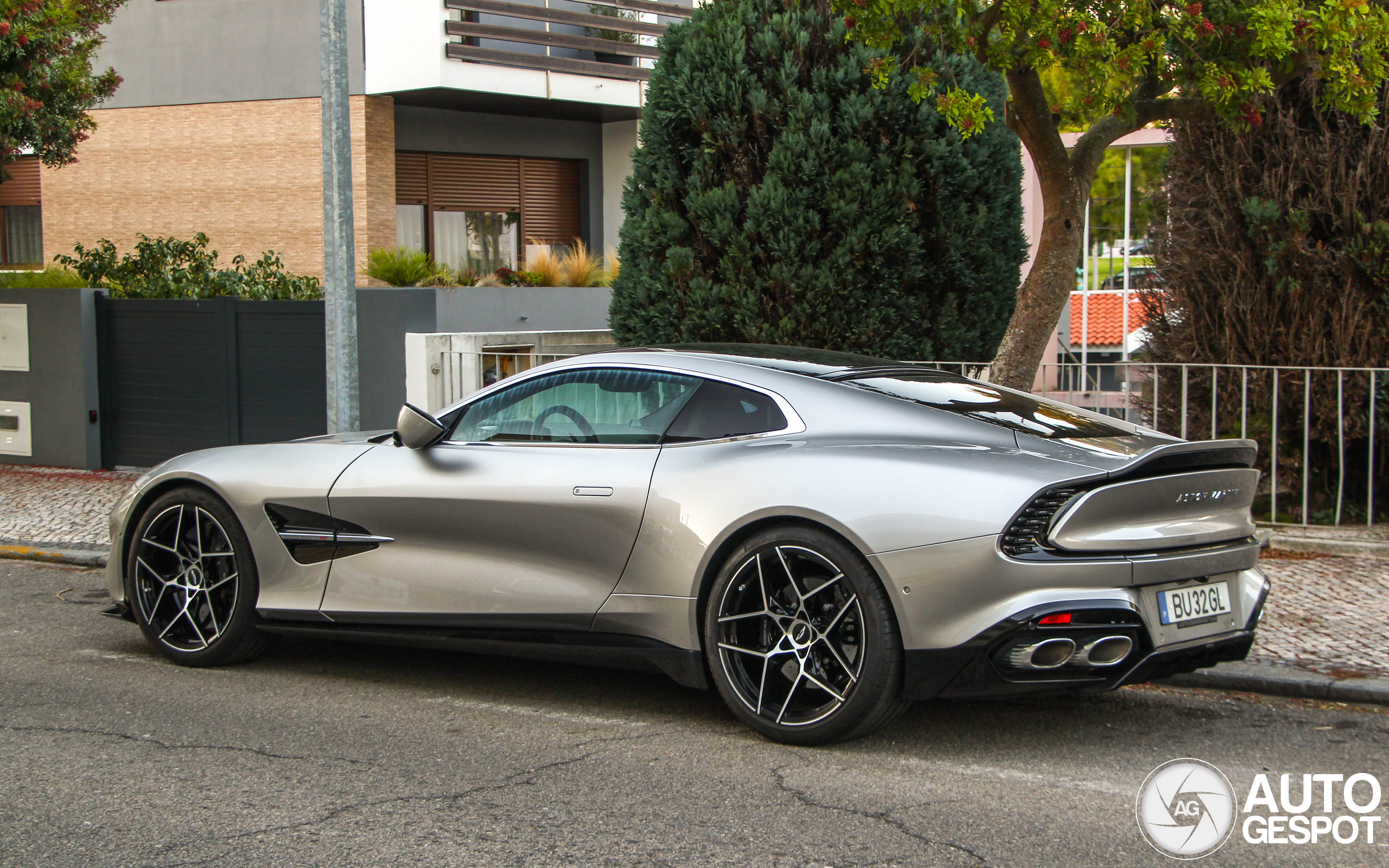 Aston Martin Vanquish 2025