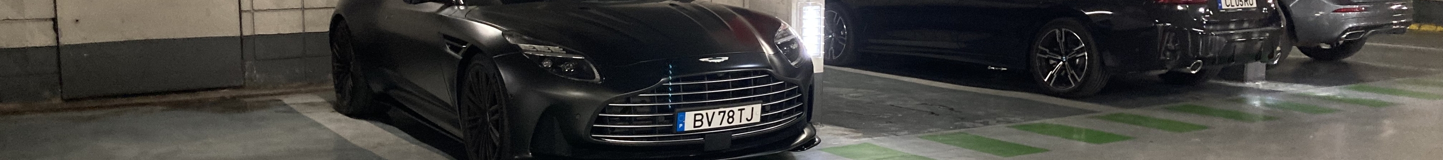 Aston Martin DB12