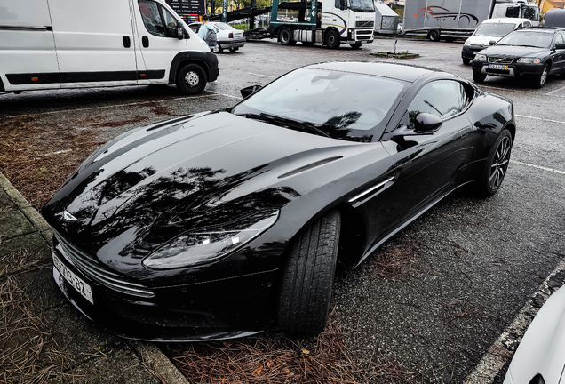 Aston Martin DB11 V8