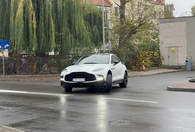 Aston Martin DBX S