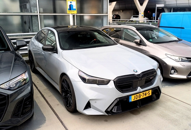 BMW M5 G90