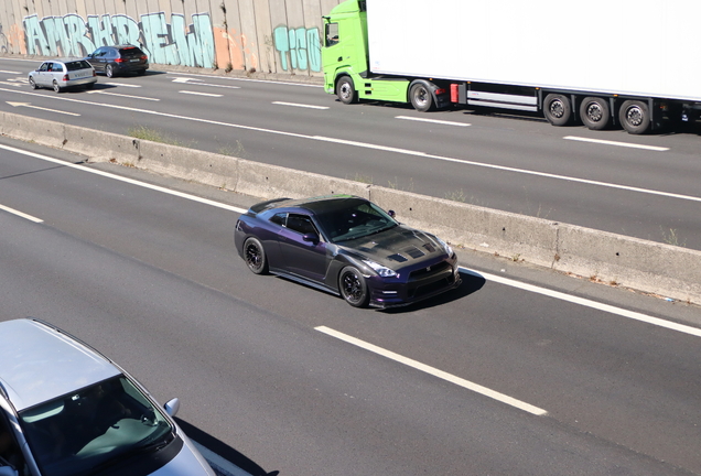 Nissan GT-R R35 2011