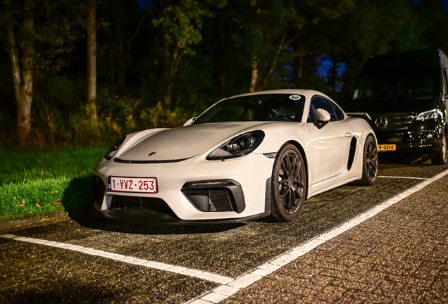 Porsche 718 Cayman GT4