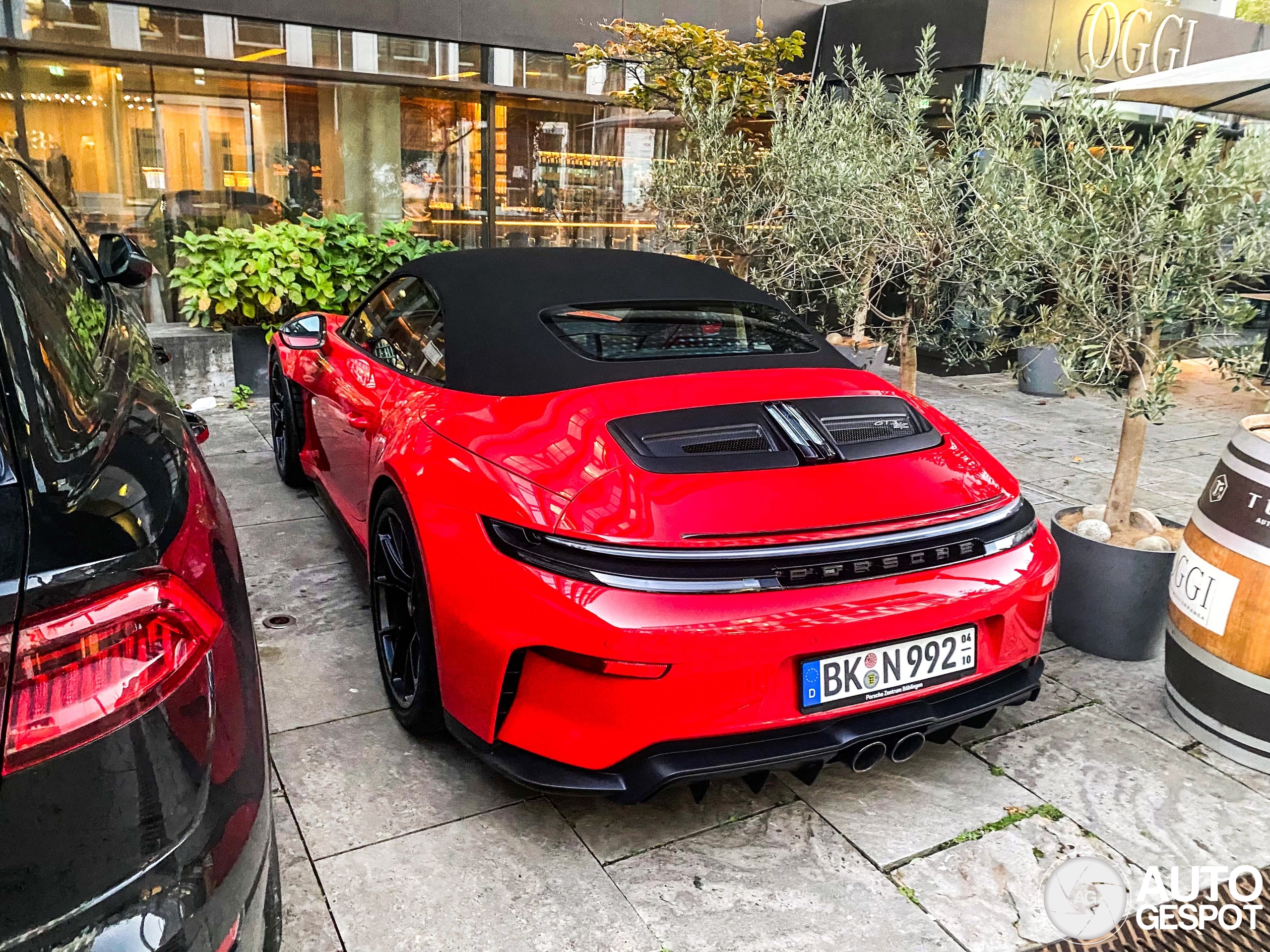 Gloednieuwe Porsche GT3 S/C moet de stalling in