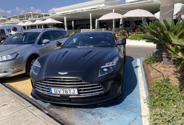 Aston Martin DB12