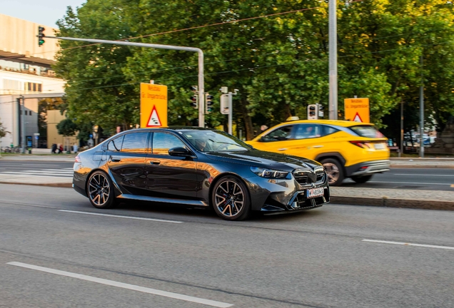 BMW M5 G90