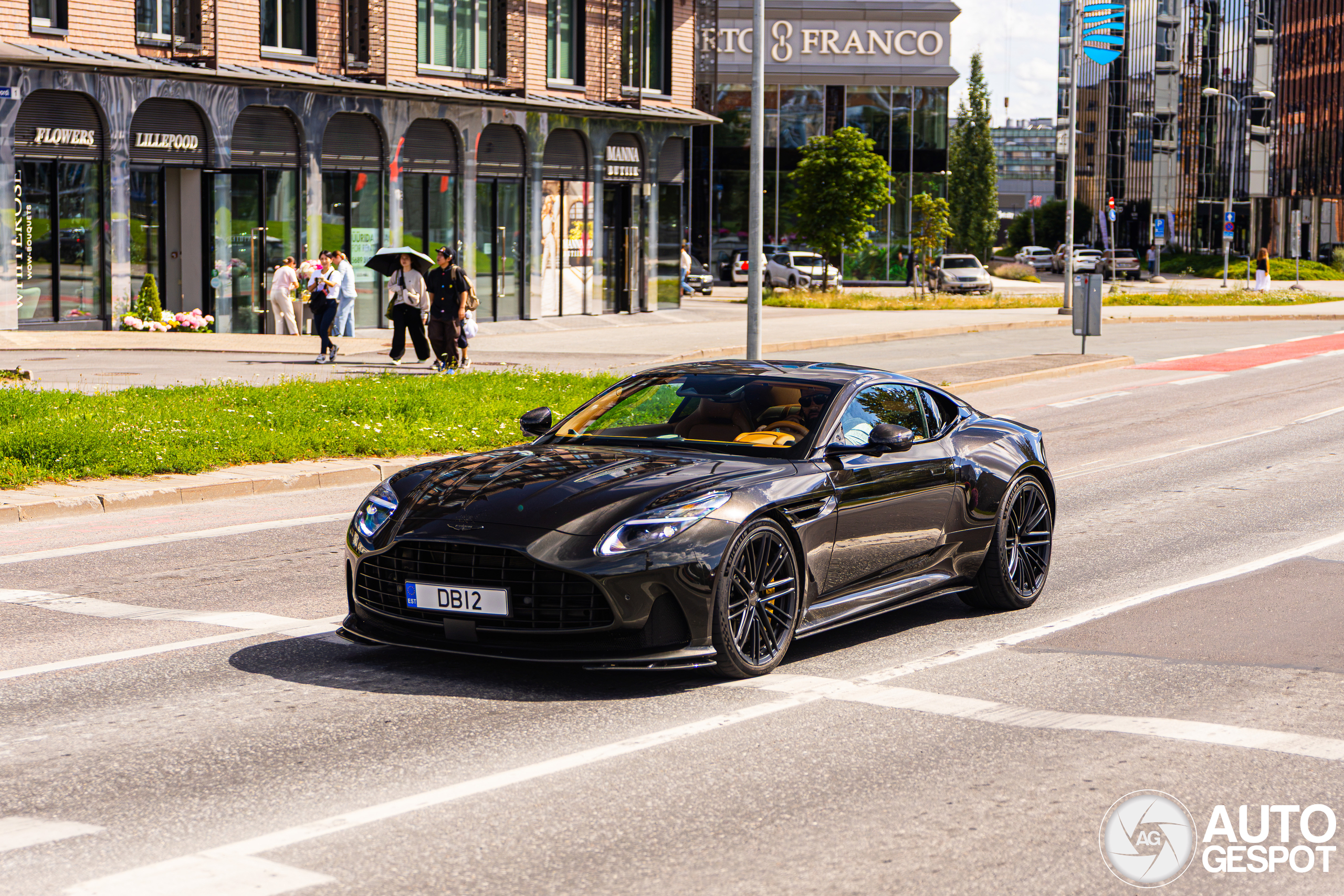 Aston Martin DB12