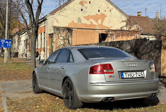 Audi S8 D3
