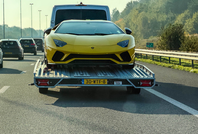 Lamborghini Aventador S LP740-4