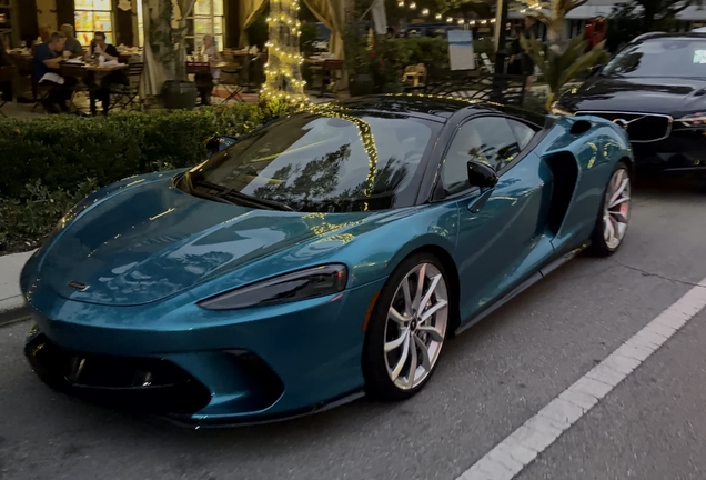 McLaren GT