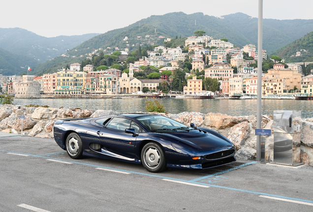 Jaguar XJ220